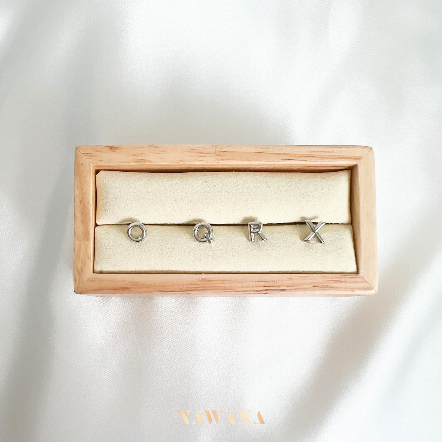 Alphabet Studs (알파벳)