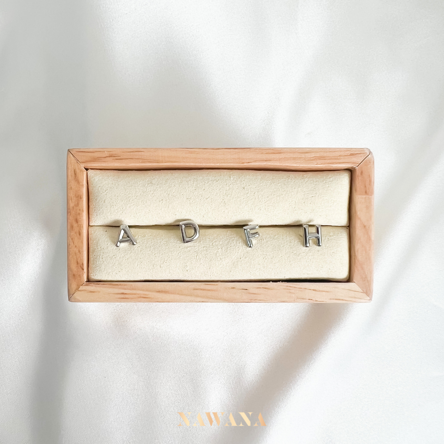 Alphabet Studs (알파벳)