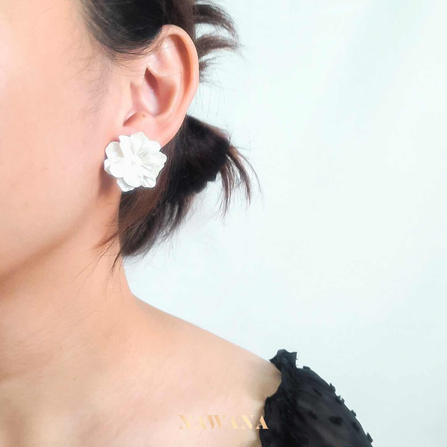 White Amaryllis Earring (흰 아마릴리스)
