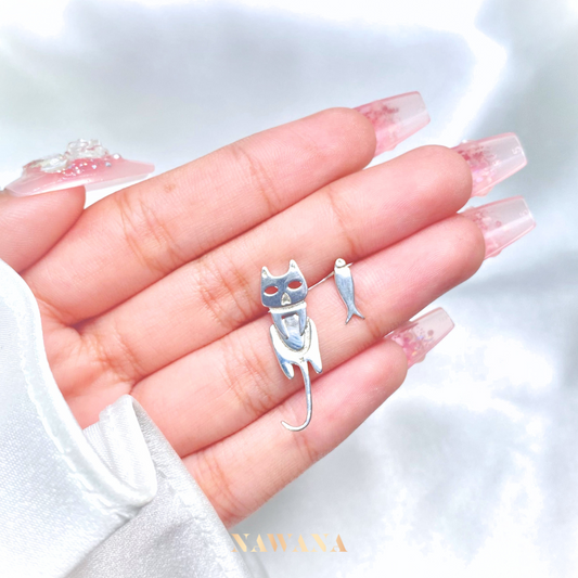 Cat & Fish Studs (๊ณ ์์ด์ ๋ฌผ๊ณ ๊ธฐ)