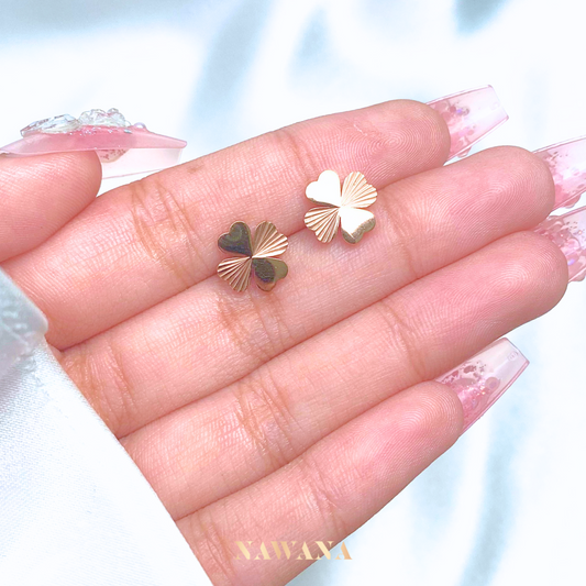 Clover Studs (ํด๋ก๋ฒ)