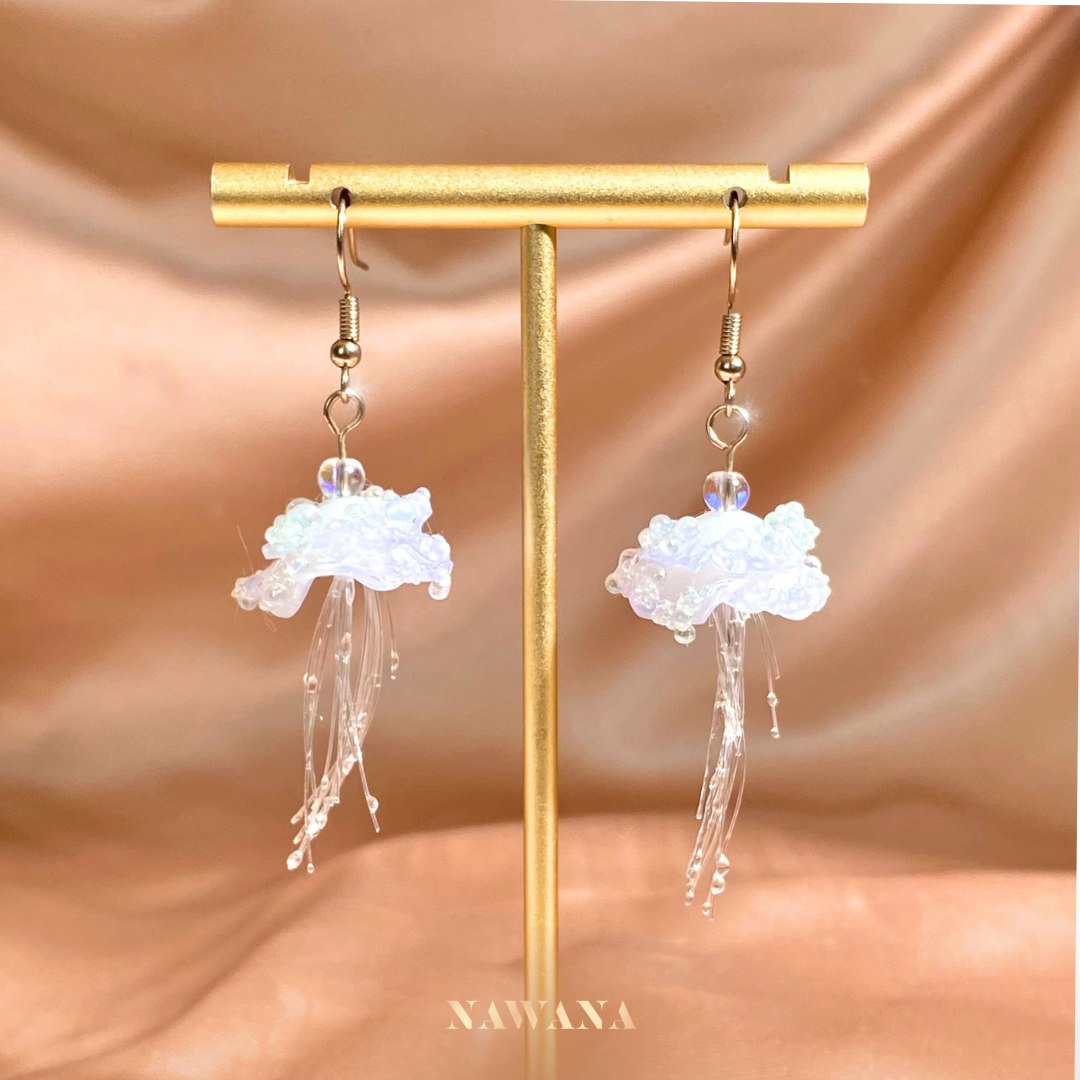 Under The Sea: Moon Jellyfish Earrings (달 해파리)