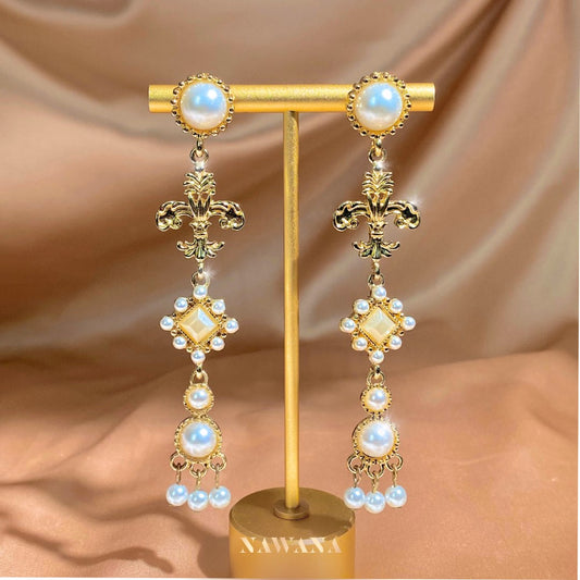 Down the Rabbit Hole: White Queen Earring (λ°±μΈ μ¬μ)