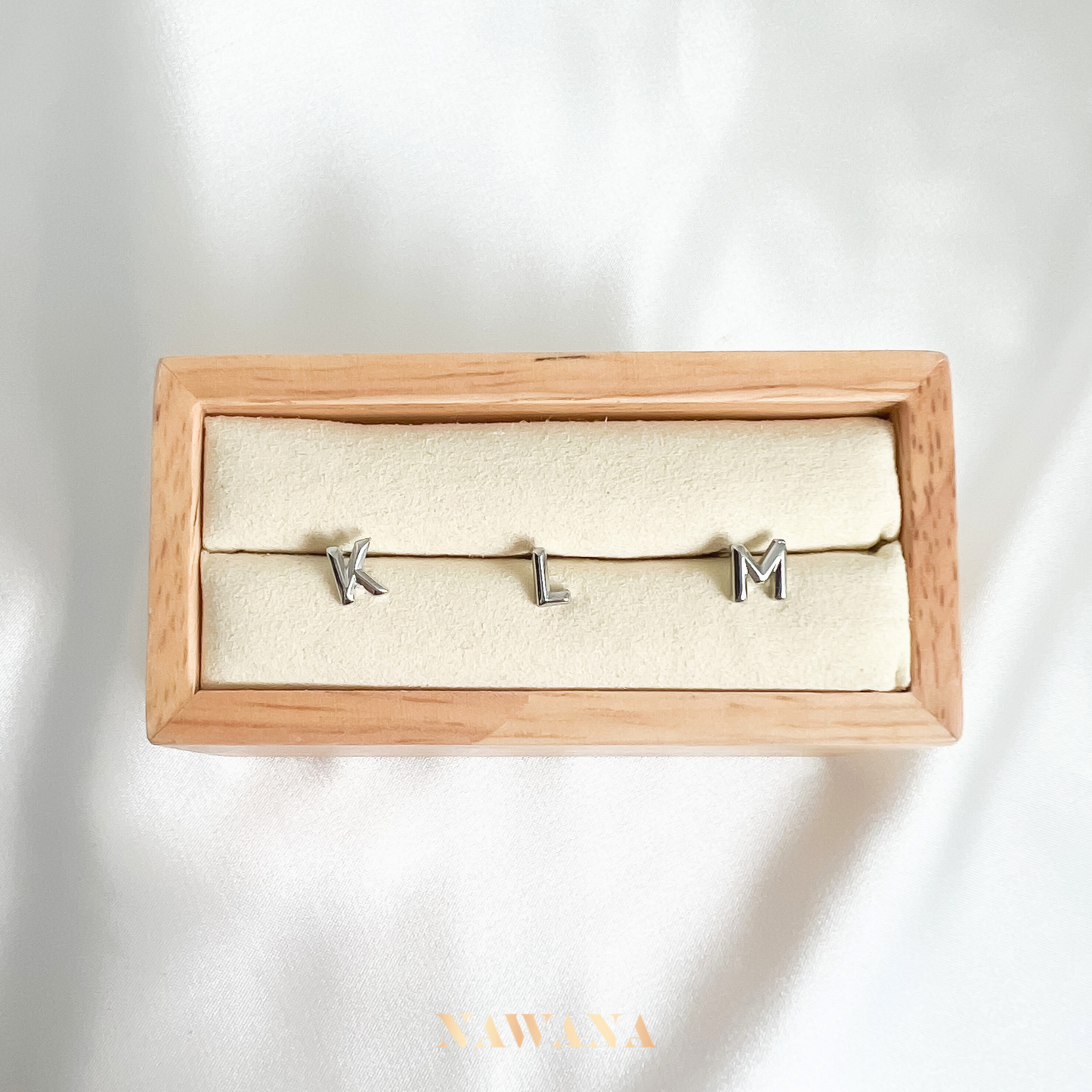 Alphabet Studs (알파벳)