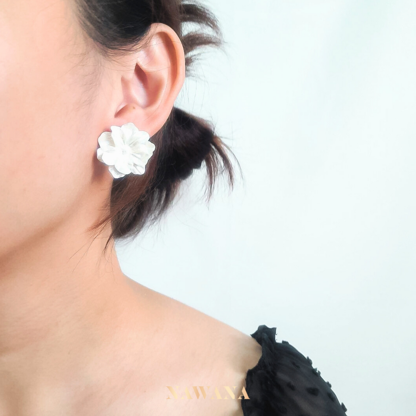 White Amaryllis Earring  (흰 아마릴리스)