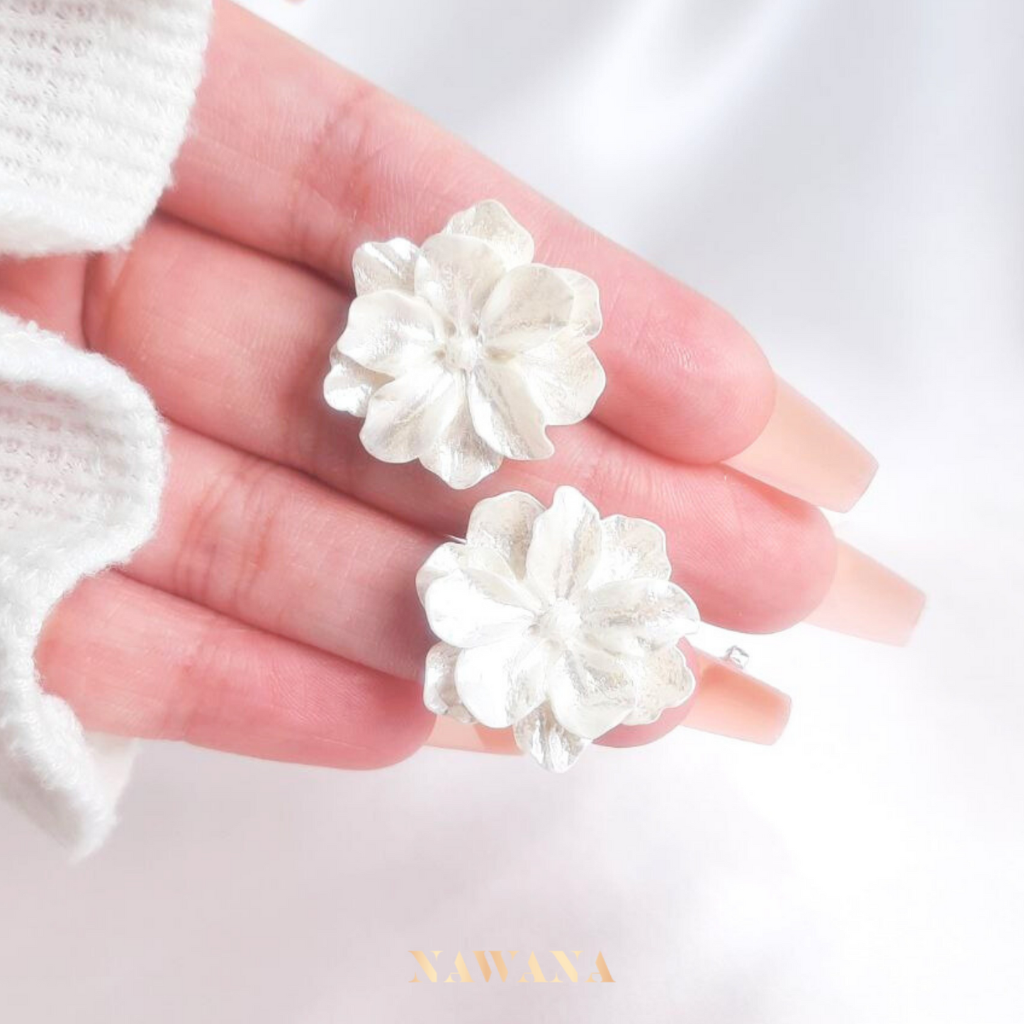 White Amaryllis Earring  (흰 아마릴리스)