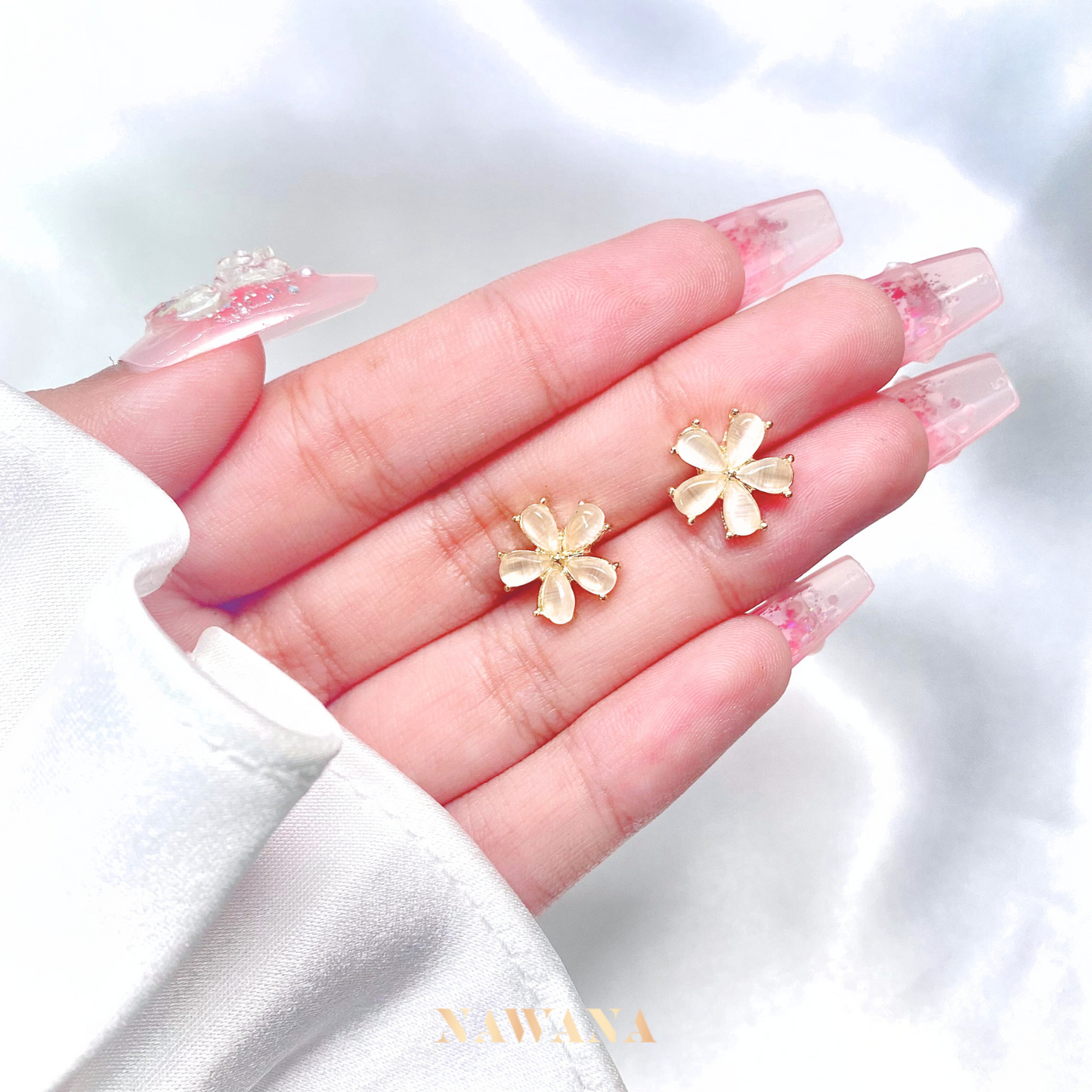 Elegant Flower Studs (우아한 꽃)