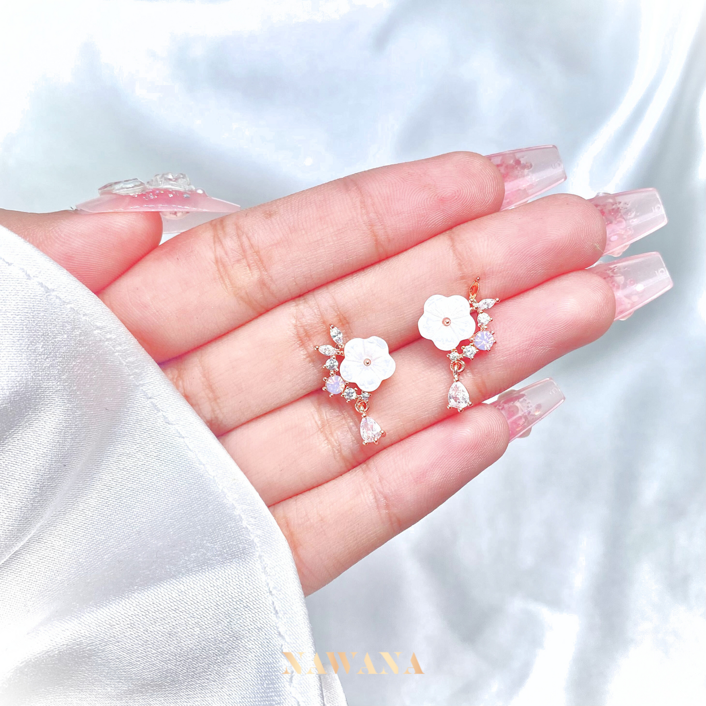 Floral Dangle Studs (페로웨 당겔)