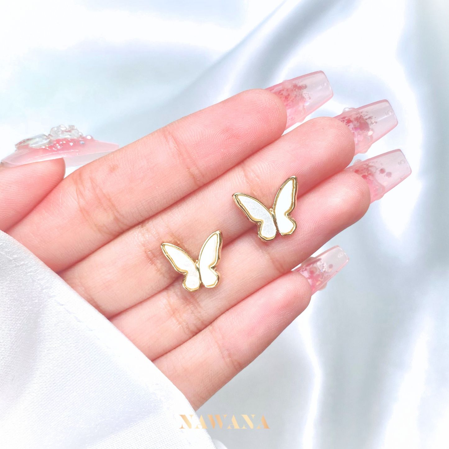 White Butterfly Studs (흰 나비)